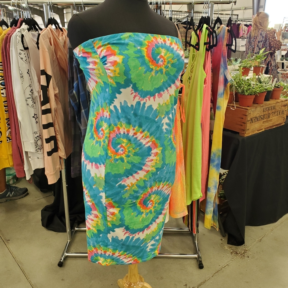 Dress - Picture 4 of 8